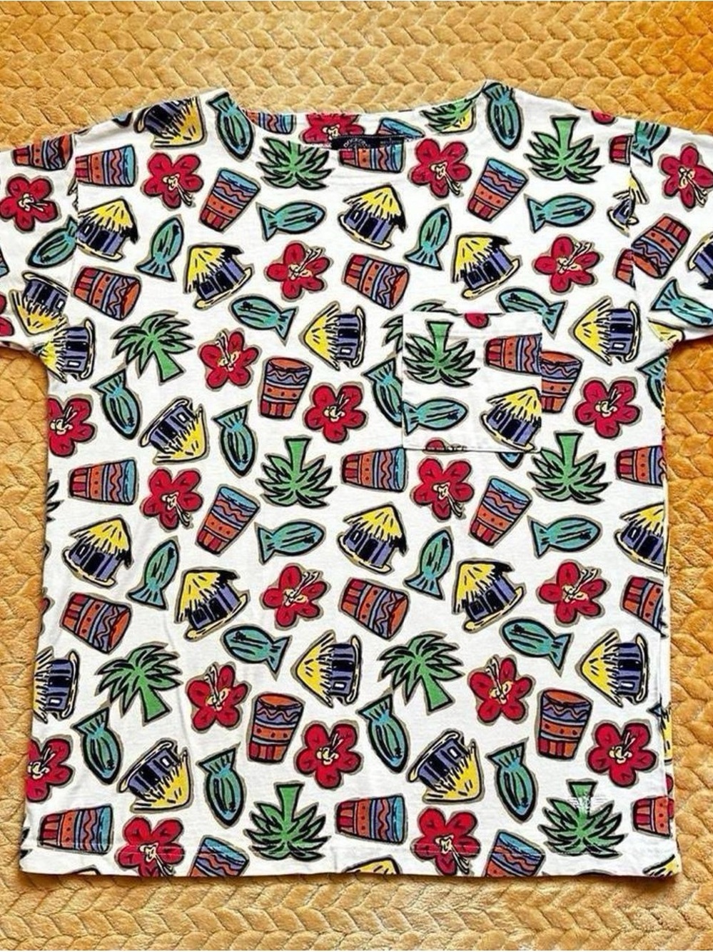 Vintage 1990s women’s White Tropical Print Tee with Red Flowers L - Picture 3 of 7